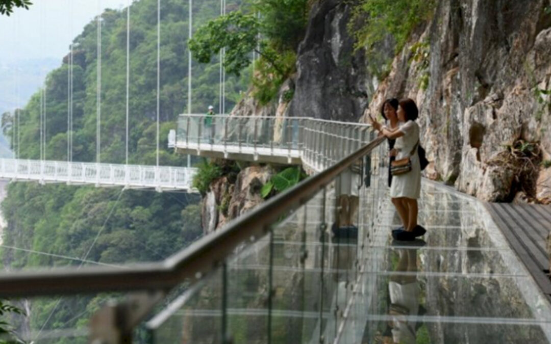 Jembatan Kaca Terpanjang di Dunia